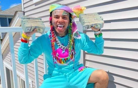 Polémico rapero Tekashi 6ix9ine repartió más de 40 mil dólares a personas pobres de Ecuador