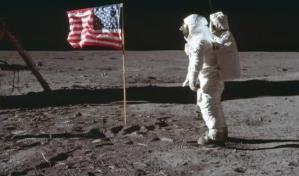 Buzz Aldrin, uno de los primeros hombres en caminar en la Luna, anuncia apoyo a Trump