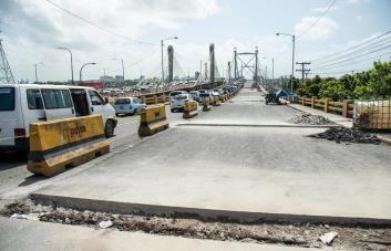 Asfaltan los dos carriles sur del puente Juan Pablo Duarte