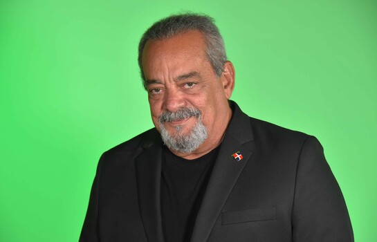 Alfonso Rodr&iacute;guez confirma contrato con Netflix para seis pel&iacute;culas y regresa a la televisi&oacute;n