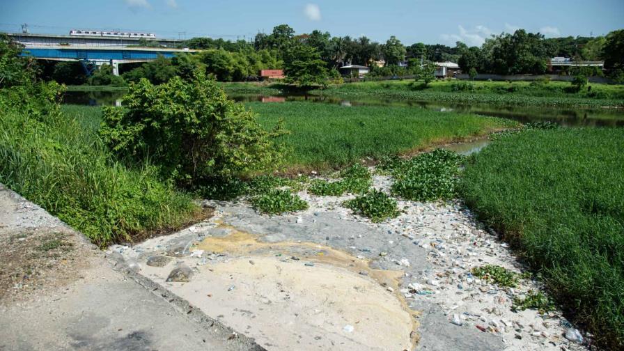 Organizaciones de La Zurza demandan de Medio Ambiente sanear ríos Ozama e Isabela