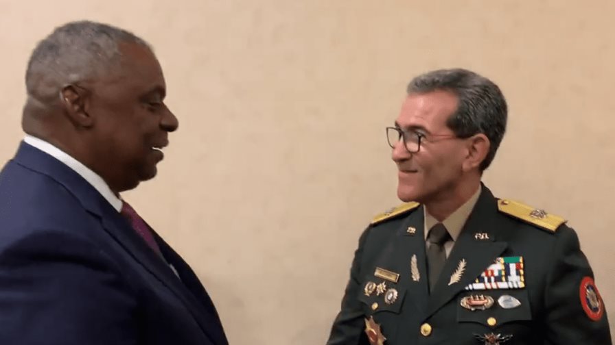 Ministro Díaz Morfa se reúne con el Secretario de Defensa de Estados Unidos en Brasil