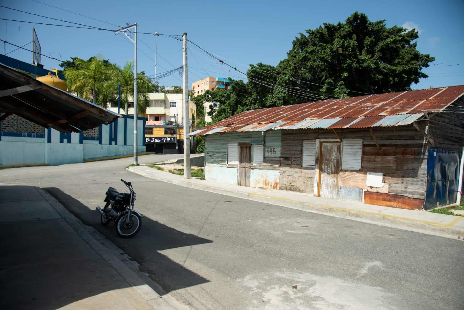 Estas familias fueron ubicadas provisionalmente para construir el Metro y ya tienen más de 15 años en espera.