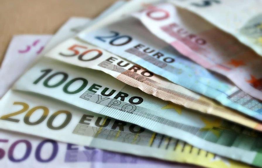 El euro cae por la crisis del gas en Europa y el temor a la recesión