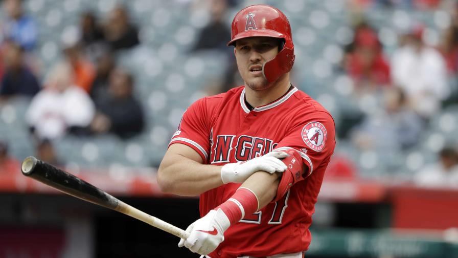 Mike Trout sufre de una rara condición en la espalda y se desconoce su regreso