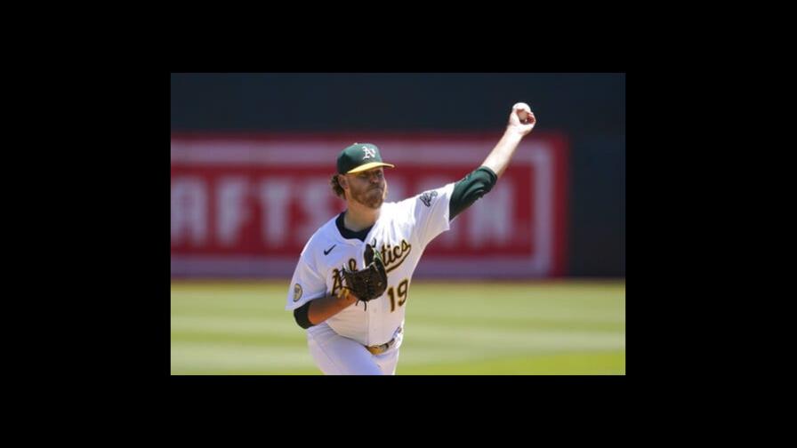 Irvin luce en la loma; Atléticos barren a Astros