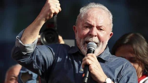 Lula llama a los indecisos para ganar las elecciones en primera vuelta