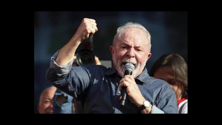 Lula llama a los indecisos para ganar las elecciones en primera vuelta