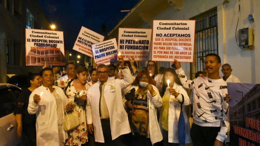 CMD realiza encendido de velas en demanda de reapertura del hospital Padre Billini