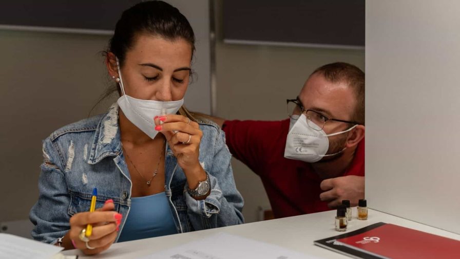 El 5 % de enfermos del COVID-19 puede tener problemas prolongados de gusto y olfato