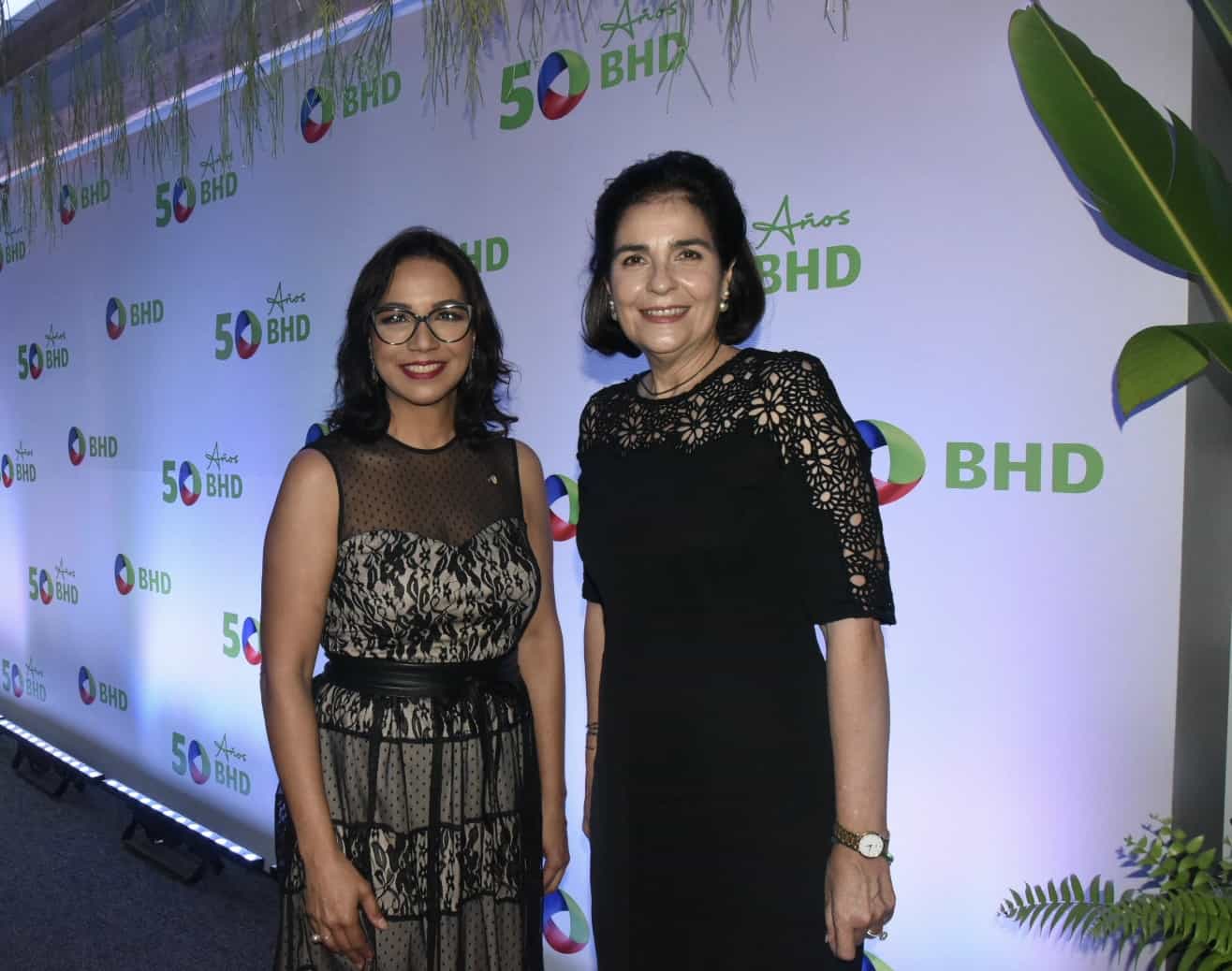 Josefina Navarro y María Amalia León.  