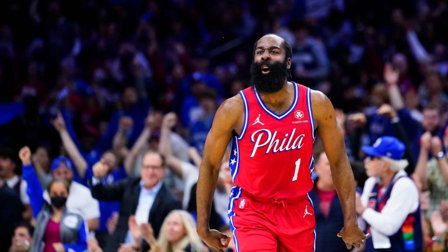 James Harden renueva dos años con los 76ers y renuncia a 14.5 millones James Harden renueva dos años con los 76ers y renuncia a 14.5 millones