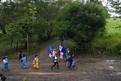 Indígenas en larga marcha pacífica a la presidencia de Panamá