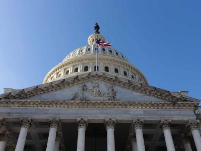 EE. UU. entra en una parálisis presupuestaria e interrumpe servicios