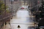 Tres muertos y miles sin electricidad por las inundaciones en Kentucky Tres muertos y miles sin electricidad por las inundaciones en Kentucky
