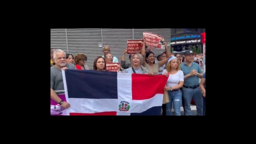 Dominicanos protestan contra JetBlue en Nueva York