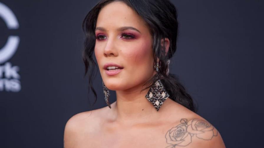 Halsey subastará sus pinturas Halsey subastará sus pinturas