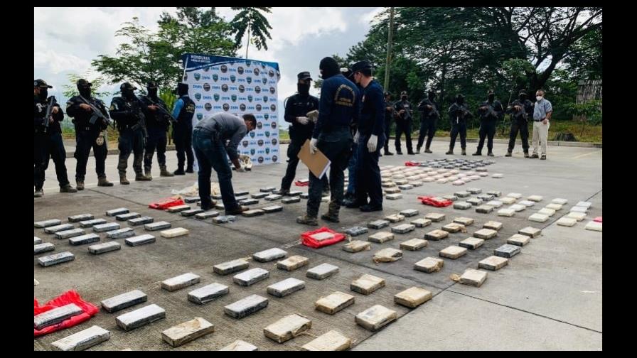 Decomisan 212 kilos de cocaína escondidos en una zona montañosa de Honduras Decomisan 212 kilos de cocaína escondidos en una zona montañosa de Honduras