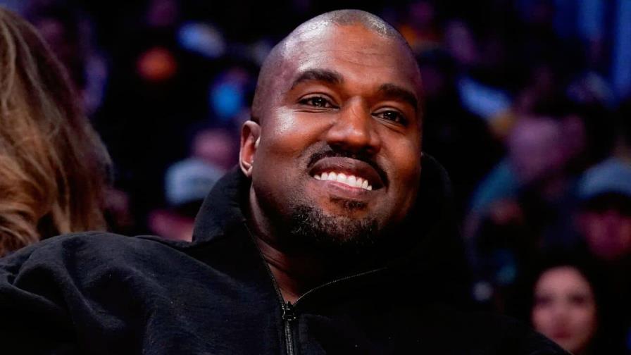 Kanye West regala vehículo de US$200,000 a un amigo que estrelló el suyo Kanye West regala vehículo de US$200,000 a un amigo que estrelló el suyo