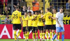 Con nueva imagen, Dortmund inicia campa&ntilde;a goleando