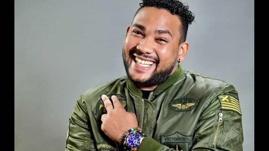 Animador Ángel Ogando se destaca en la radio nacional Animador Ángel Ogando se destaca en la radio nacional