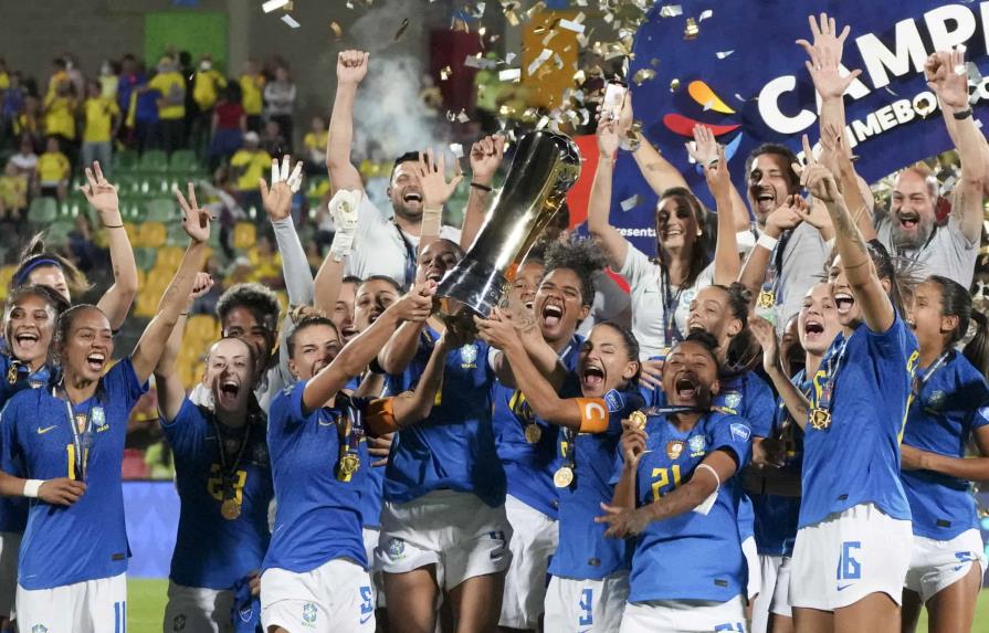 Las brasileñas levantaron el trofeo de campeonas en Copa América