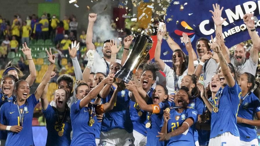 Las brasileñas levantaron el trofeo de campeonas en Copa América