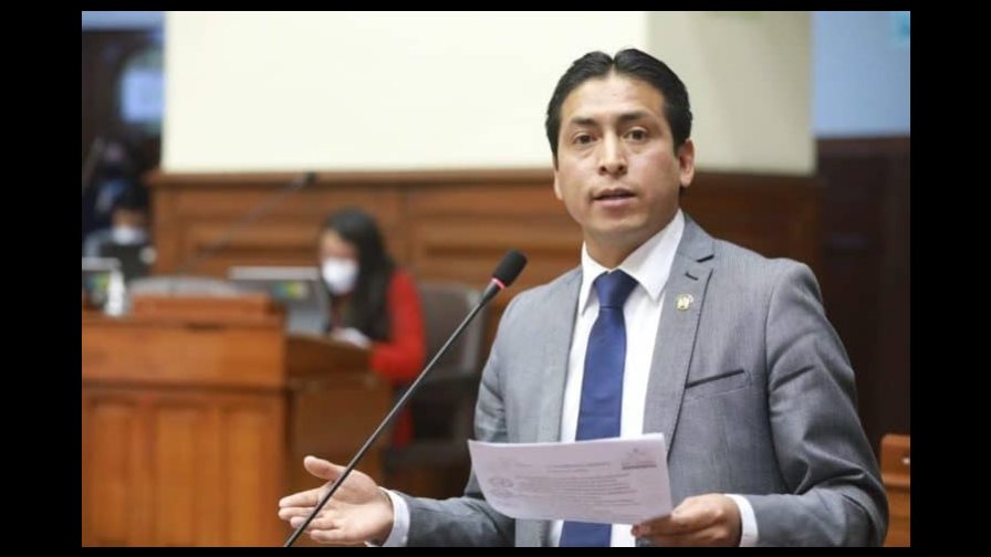 Fiscalía de Perú pide impedimento salida para legislador acusado de violación