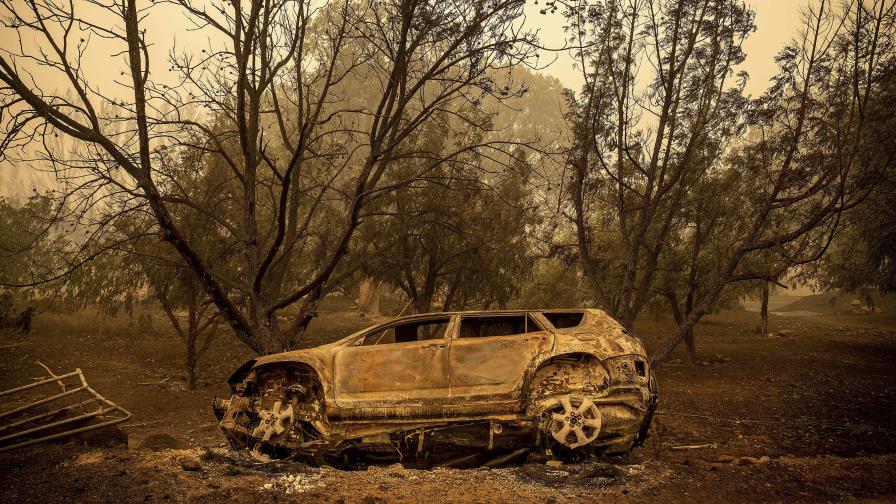 Al menos dos muertos en el mayor incendio del año en California Al menos dos muertos en el mayor incendio del año en California