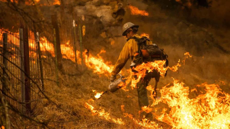 Mueren dos personas que trataban de huir de un incendio en California