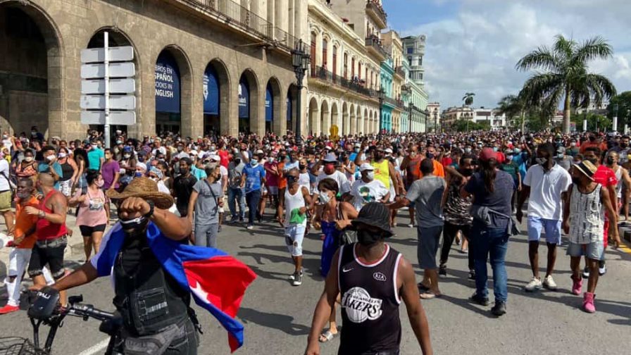 Un centenar de personas protestan por los apagones en Cuba