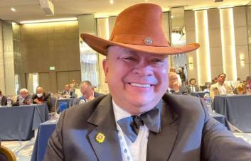 Indignación por comentarios machistas de precandidato en Ecuador