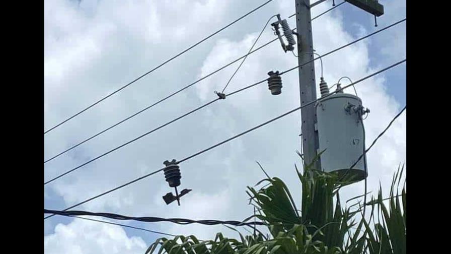 Comunidad de La Otra Banda se queja por tanda de apagones y aumento de la tarifa eléctrica Comunidad de La Otra Banda se queja por tanda de apagones y aumento de la tarifa eléctrica