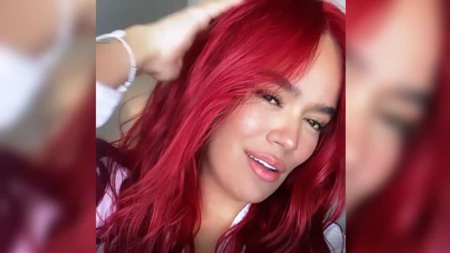 Karol G presenta su nuevo color de pelo y así es como luce