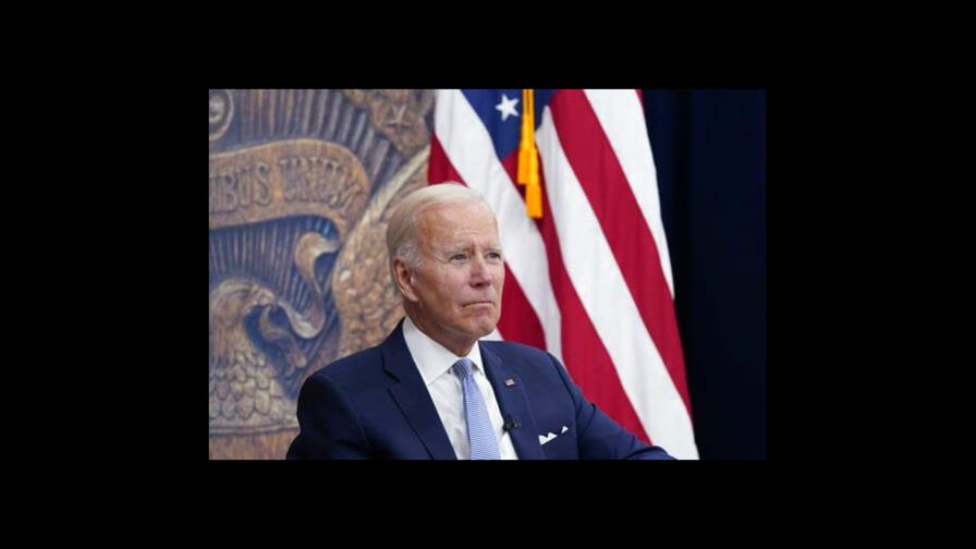 Regresan síntomas de Biden por rebrote de COVID-19, según médico