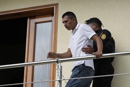 Guatemala detiene a presuntos coyotes; cuatro buscados por EEUU