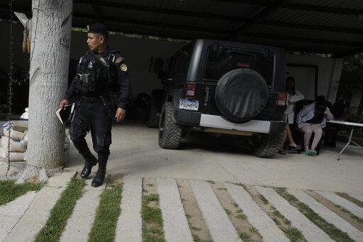 Guatemala detiene a presuntos coyotes; cuatro buscados por EEUU
