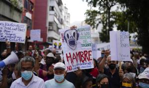 Venezuela: maestros marchan para exigir aumento de salarios y pensiones