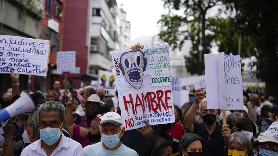 Venezuela: maestros marchan para exigir aumento de salarios y pensiones