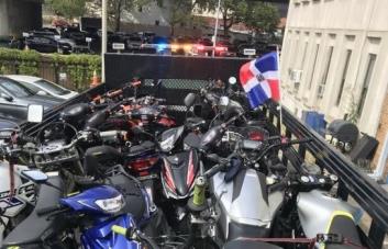 Policía incauta motores y pasolas ilegales en Nueva York con bandera dominicana