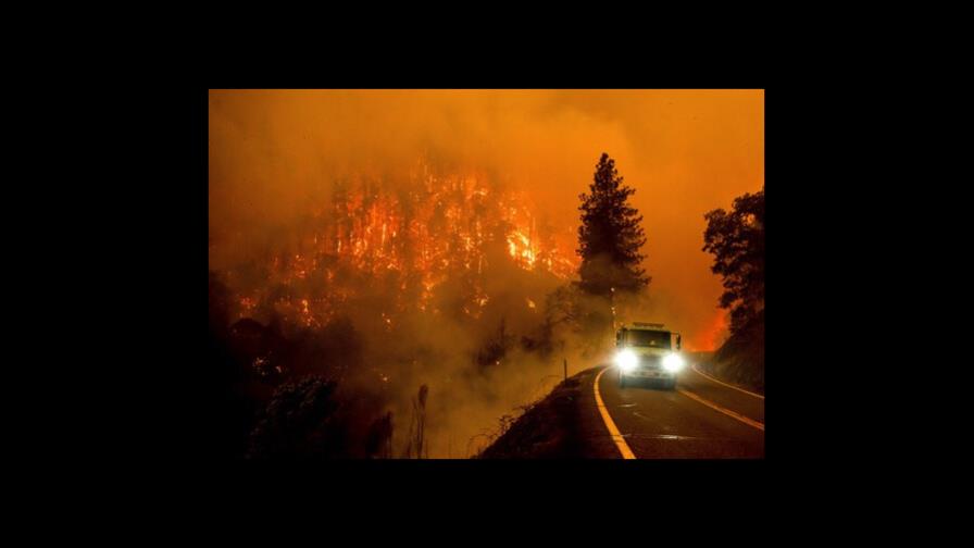 Suben a cuatro los muertos por incendios forestales en California