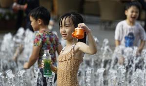 China confirma oficialmente que su población decrecerá antes de 2025