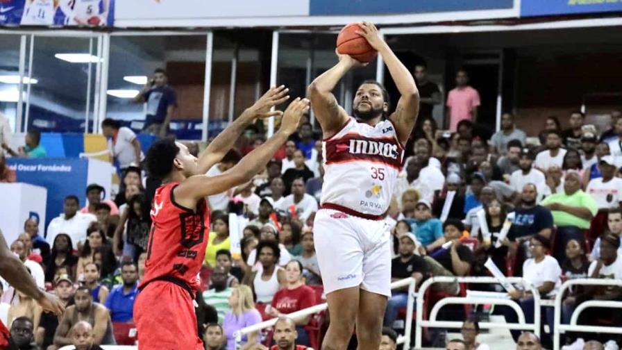 Los Indios igualan la final de la LNB con paliza a los Leones