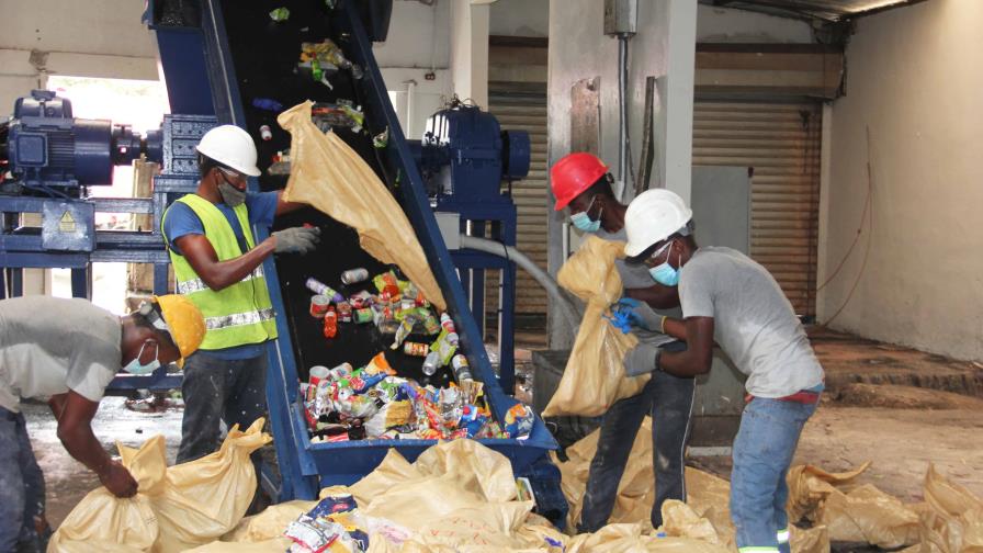 Pro Consumidor destruye más de 300 mil productos no aptos para su consumo