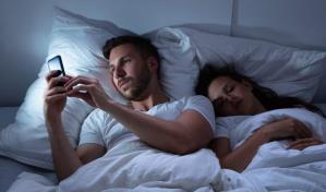 Dejó a su amante en su casa: salió corriendo al parto de su esposa