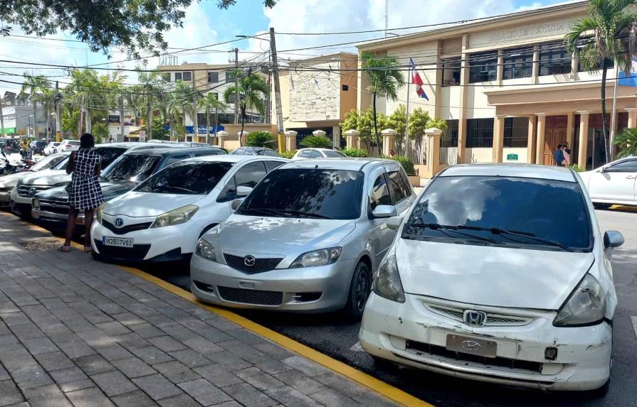 Incremento vehicular de Higüey demanda más estacionamientos públicos