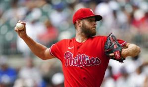 Los Filis vencen a Bravos gracias a jonrón de Castellanos