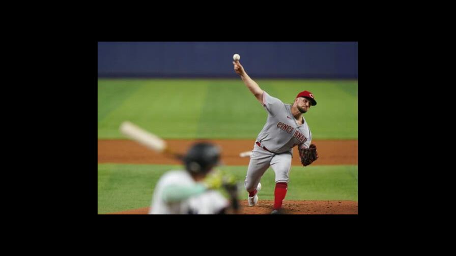 Rojos ganan, Ashcraft domina a los Marlins en 8 1/3 innings