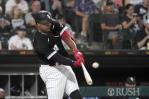 VÍDEO | Eloy Jiménez pega tres hits y remolca cuatro vueltas en triunfo
