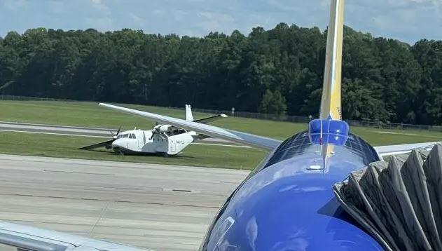 Copiloto saltó de avión, según controladores de tráfico aéreo
